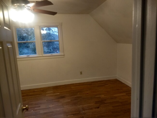 Building Photo - 6+ Bdrm Home Built 1895.  Close In.  With ...