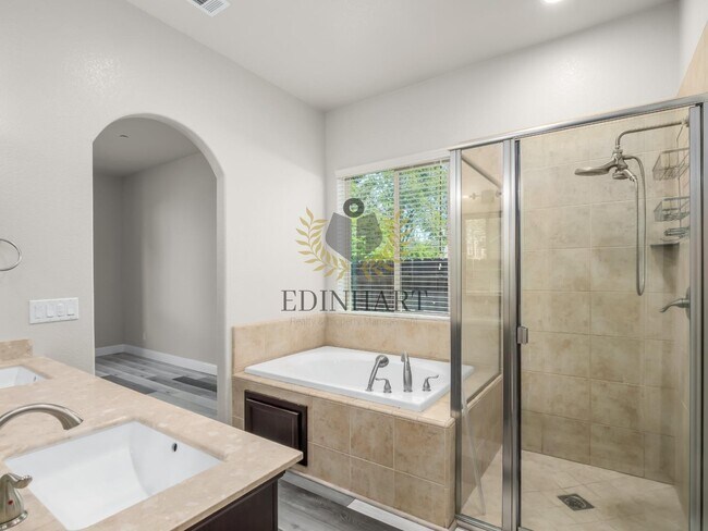 Building Photo - 1026 E Carnoustie Ave