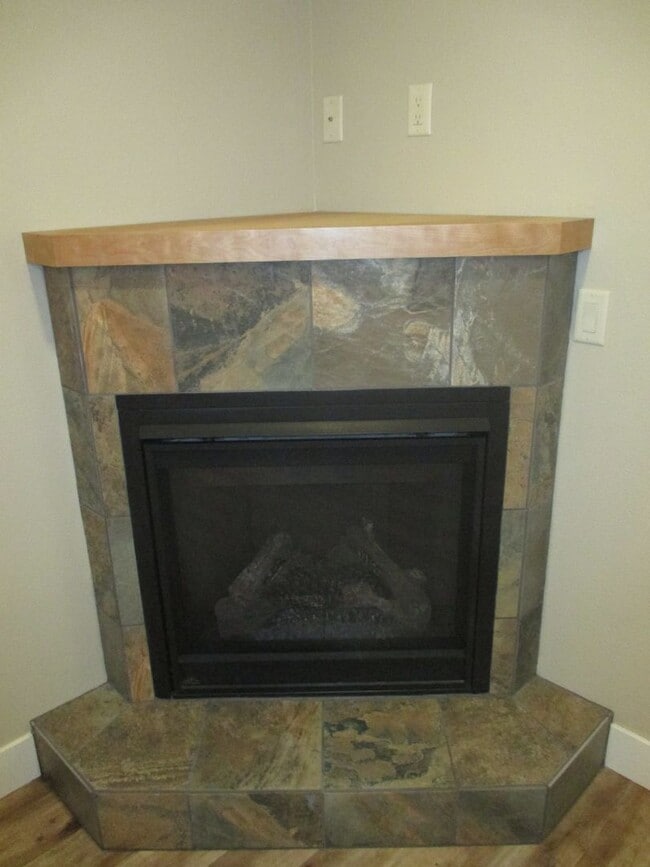 Building Photo - Beautiful Three Bedroom Downstairs Duplex