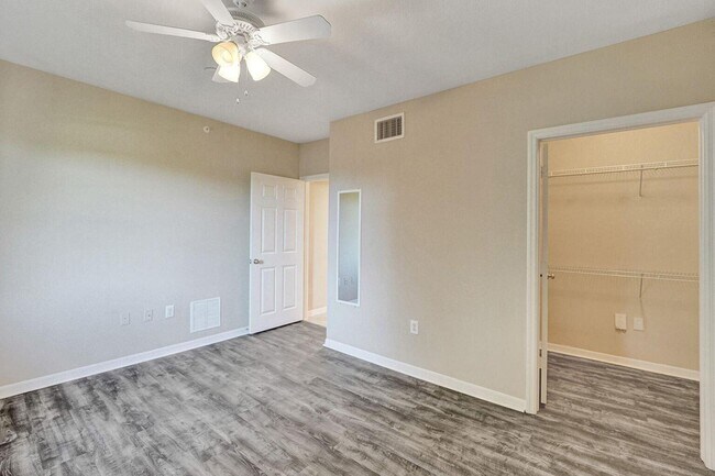 Building Photo - 6533 Emerald Dunes Dr