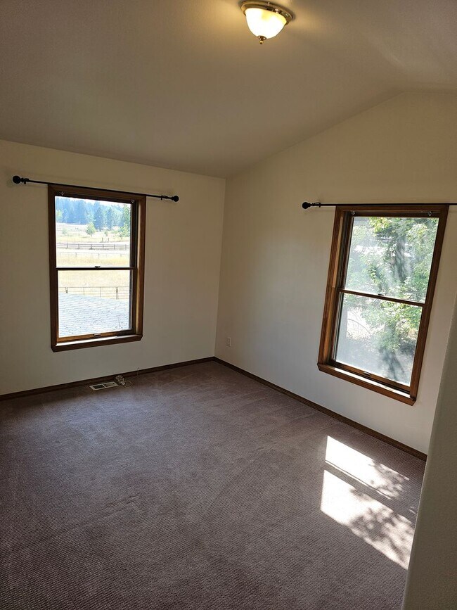 Building Photo - Incredible Hauser Lake Waterfront Home for...