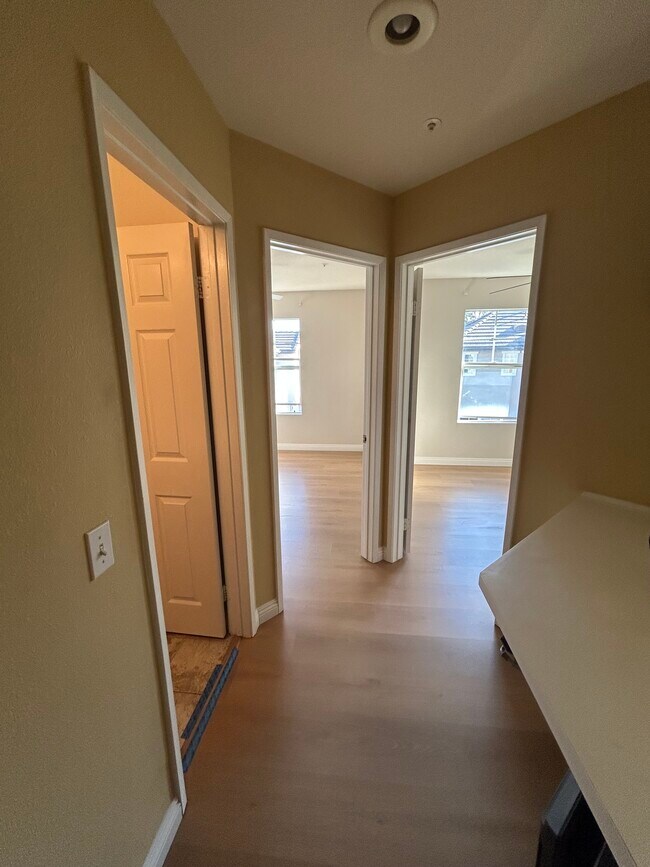 Building Photo - 45 Tulare Dr