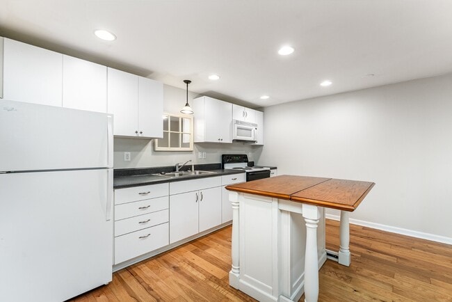 Building Photo - 306 Crosscut Dr