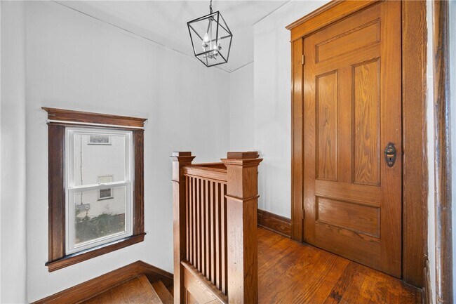 Building Photo - 15-17-17 Roosevelt St