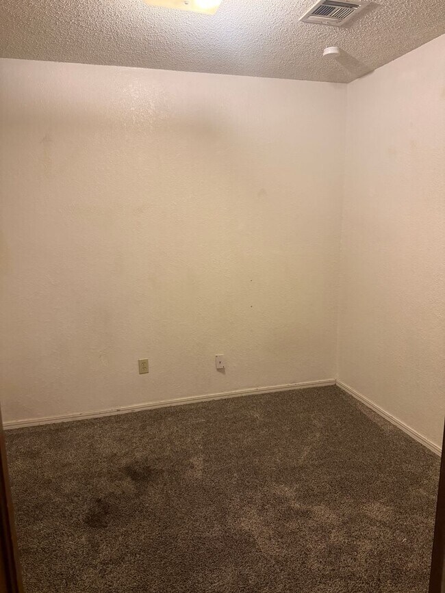 Building Photo - 1166 N Eagle Ln