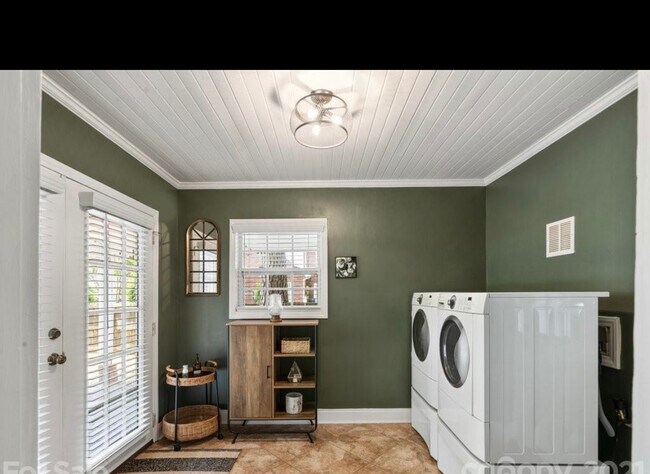 Building Photo - 4326 Castleton Rd