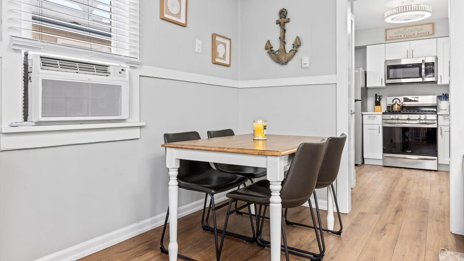 Building Photo - 228 N Dudley Ave