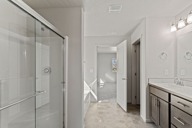Building Photo - Stunning 3 Bed, 2.5 Bath Home in Spokane V...