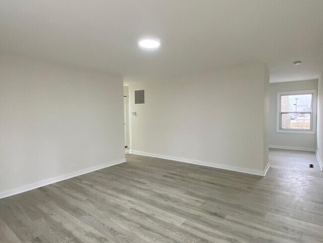 Building Photo - 4 E Pine St