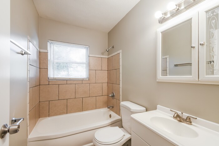 Building Photo - 3955 Diamond Ln