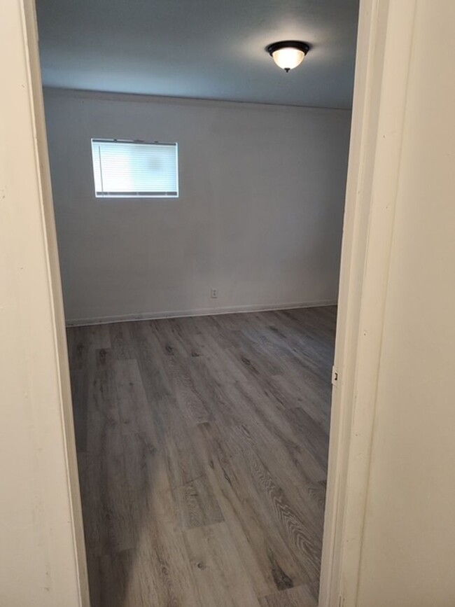 Building Photo - 2 bedroom 1 bath apartment Maryville ( Blo...