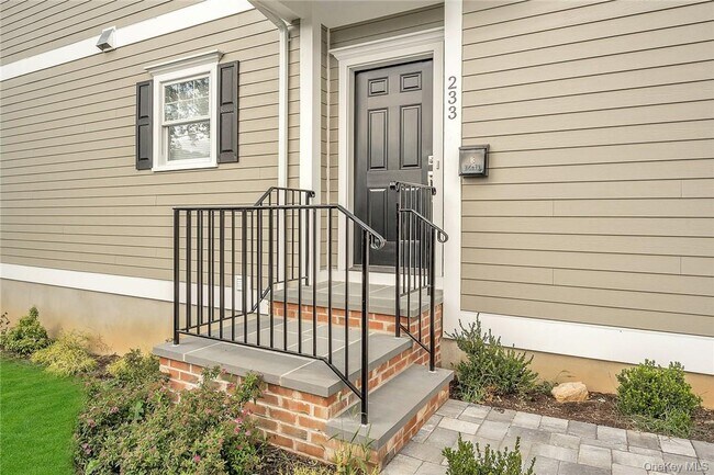 Building Photo - 233 Lincoln Ave