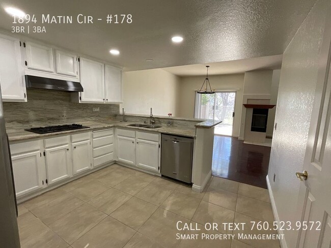 Building Photo - Upgraded Town Home 3BR/2.5BA  Great Locati...