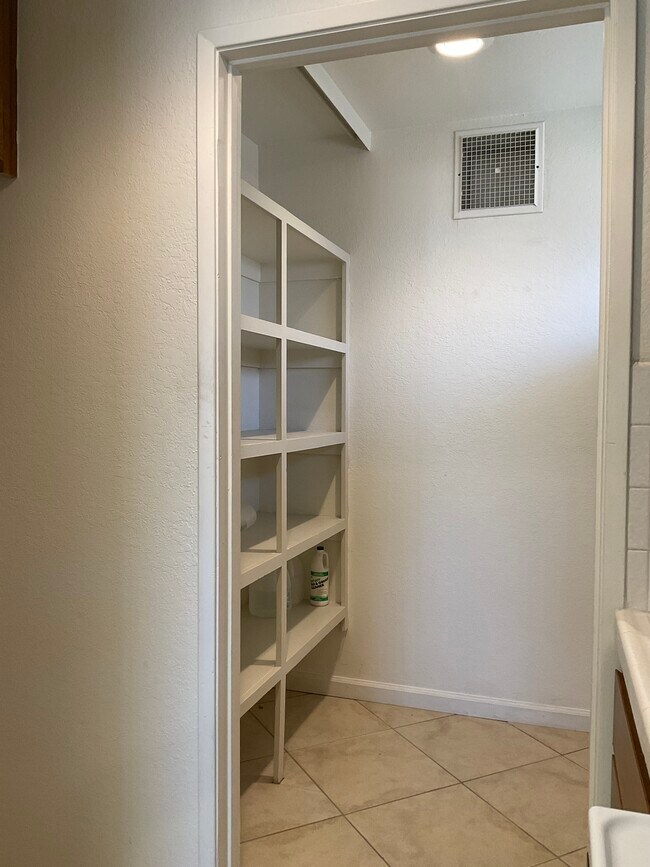 Building Photo - 34220 Linda Way