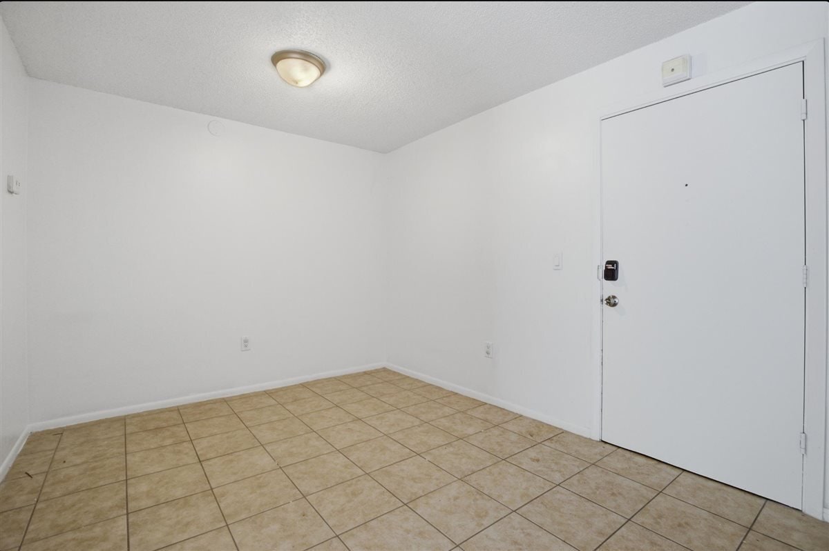 Building Photo - 3704 Broadway