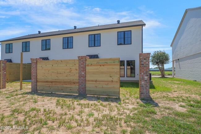 Building Photo - 424 Eraste Landry Rd