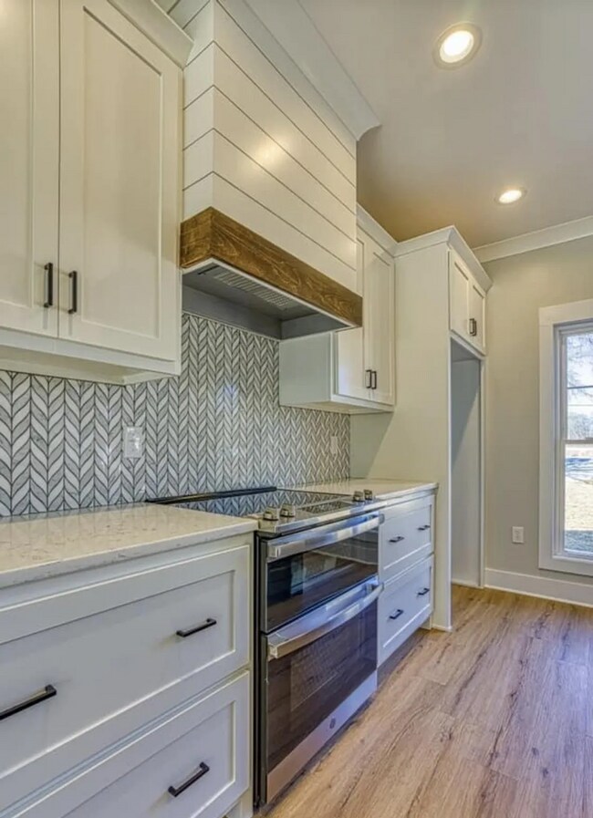 Building Photo - 3 bed 3 bath on the water! New build! Available for July 1 move in