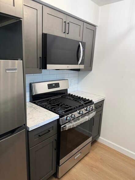 Building Photo - 35 Gena Ct