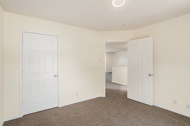 Building Photo - 200 Frontier Cove
