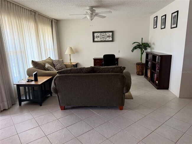 Building Photo - 819 S Gondola Dr