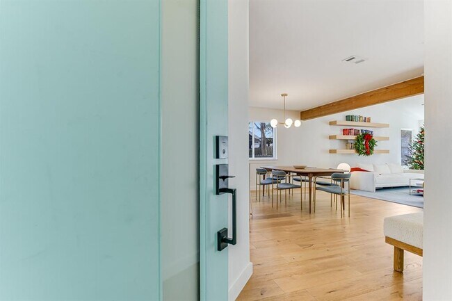 Building Photo - 3705 Alexandria Dr