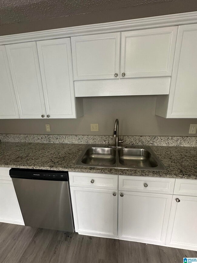 Building Photo - 114 Stone Hill Cir