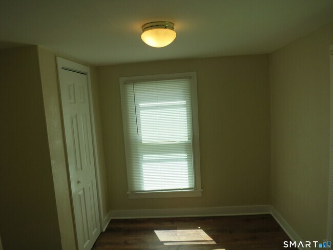 Building Photo - 16 Leesville Rd