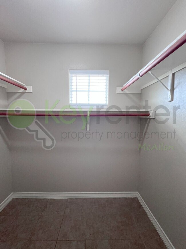 Building Photo - Beautidul 3bed/2.5 bath House in Edinburg. Don't Miss Out!