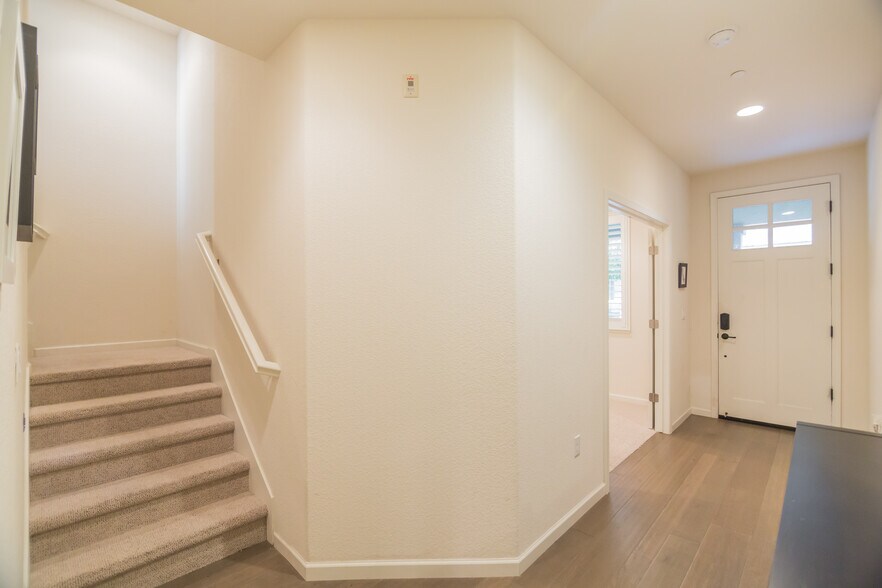 Building Photo - 856 White Moonstone Loop