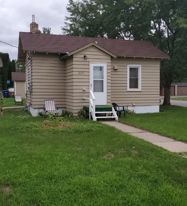 Building Photo - 623 22nd Ave N