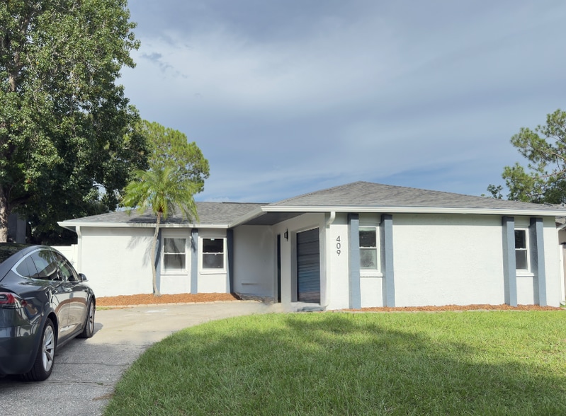 Primary Photo - 409 Evergreen Dr