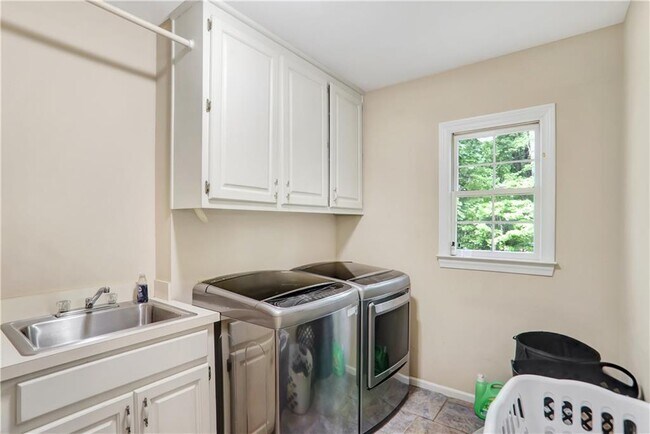 Building Photo - 745 Winterwind Way