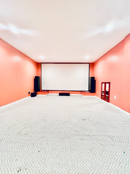 Building Photo - 72 Andrews Way