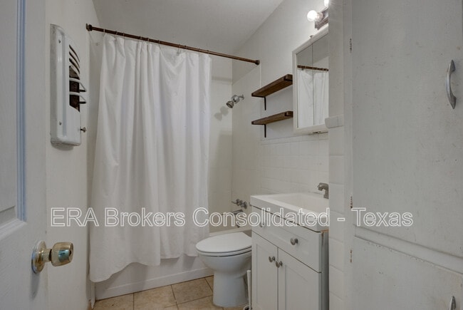 Building Photo - 5815 Pyle St