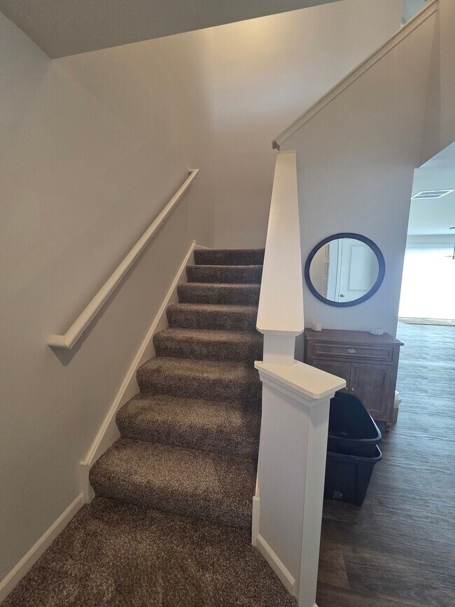 Building Photo - 719 Wellington Ln