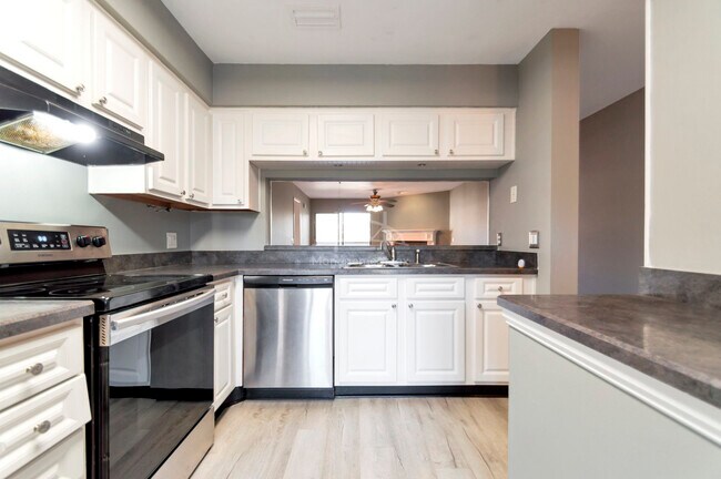 Building Photo - 5615 San Juan Ave