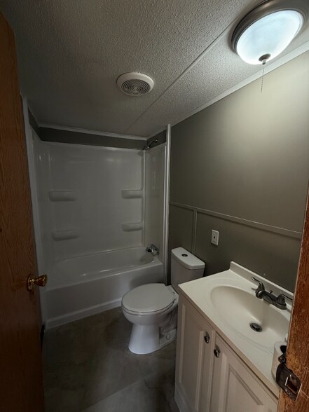 Building Photo - 0 Acorn Village Ln