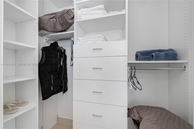 Building Photo - 5875 Collins Ave