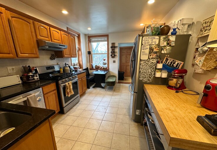 Building Photo - 25 Gibbs St