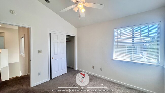 Building Photo - 303 Sutton Cir