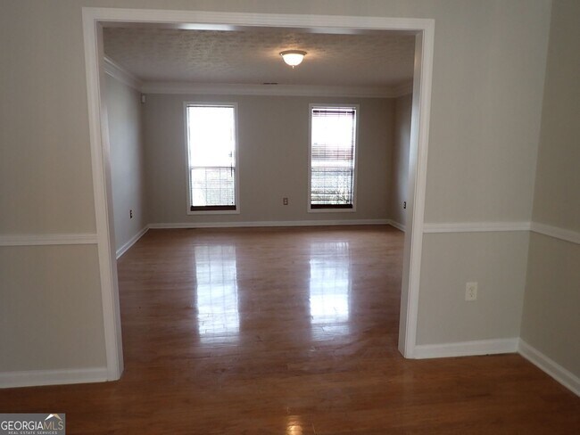 Building Photo - 827 Sinclair Way