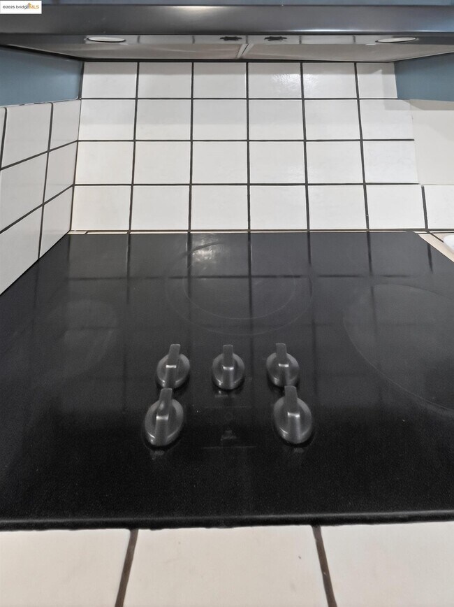 Building Photo - 2322 Peachtree Cir