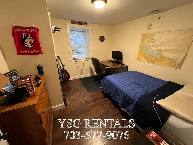 Building Photo - 192 Hillside St