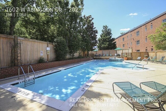 Building Photo - 1602 W Abingdon Dr