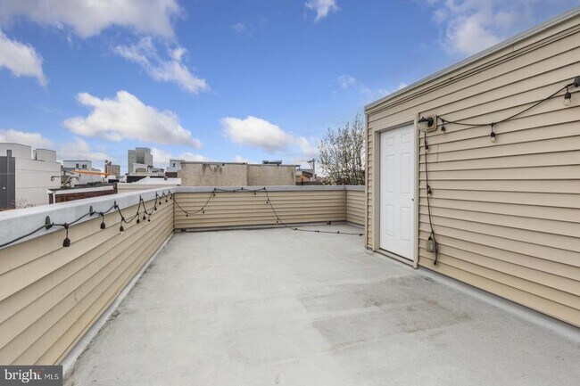 Building Photo - 2030 Sepviva St