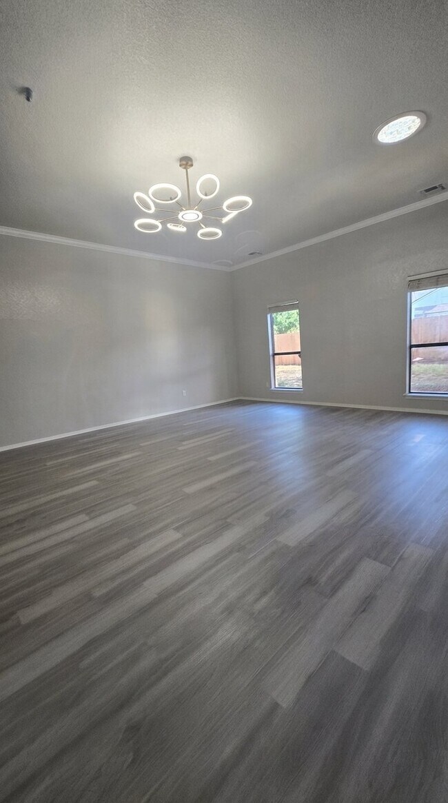 Building Photo - 14001 Osage Dr