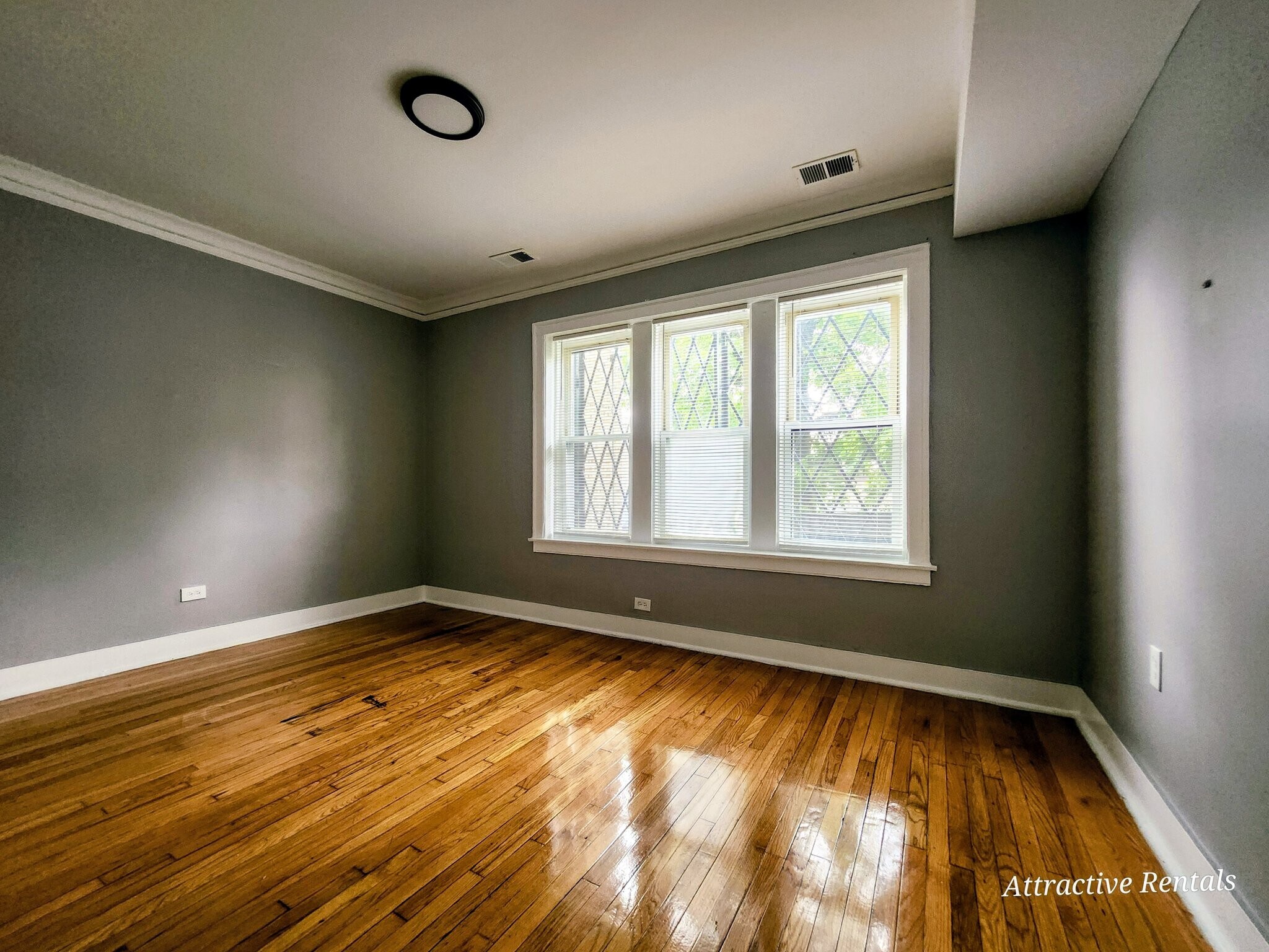 Building Photo - 1615 W 78th St
