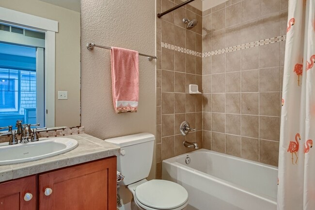 Building Photo - Long Realty & Property Management - Wonderfully Located Townhome in Great Neighborhood