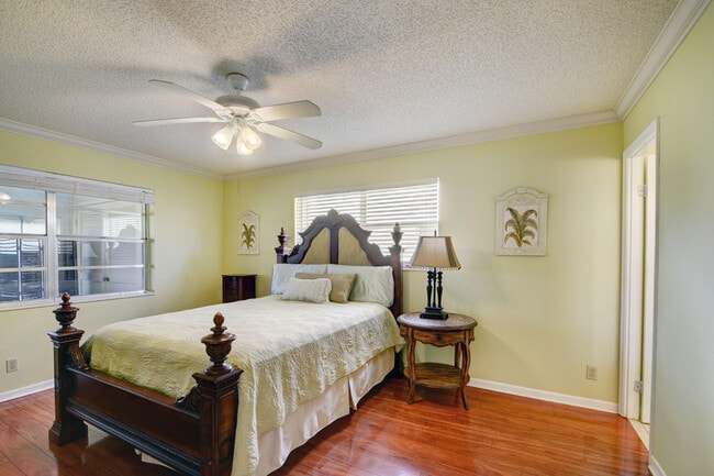 Building Photo - 219 Lake Meryl Dr