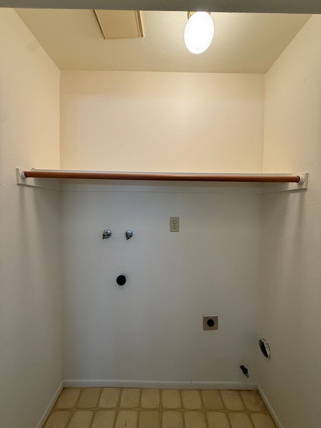 Building Photo - Beautiful Two Story Orcutt Town Home in th...